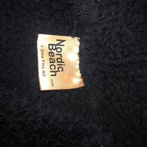 Black Nordic beach wrap